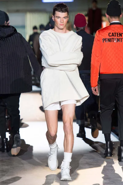 Look 32